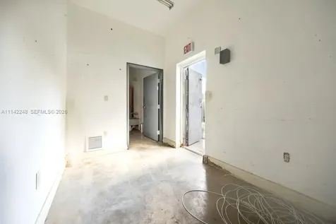 1525 NW 3rd Avenue Miami FL 33136