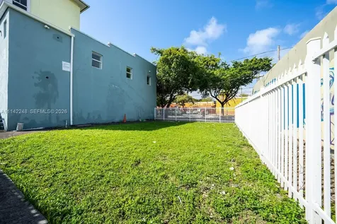 1525 NW 3rd Avenue Miami FL 33136
