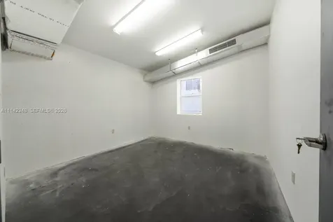 1525 NW 3rd Avenue Miami FL 33136