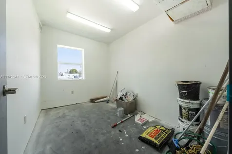 1525 NW 3rd Avenue Miami FL 33136