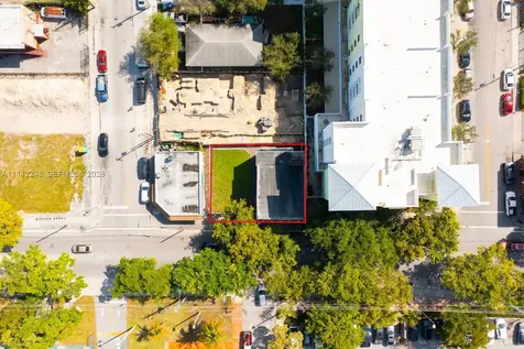 1525 NW 3rd Avenue Miami FL 33136