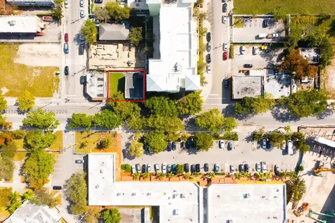 1525 NW 3rd Avenue Miami FL 33136