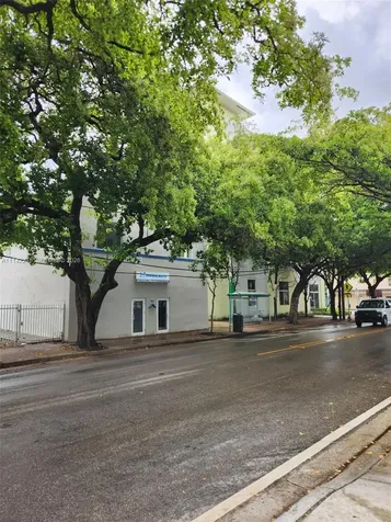 1525 NW 3rd Avenue Miami FL 33136