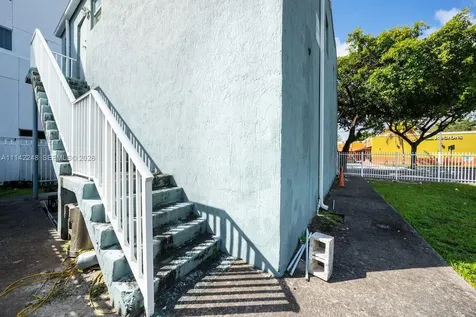 1525 NW 3rd Avenue Miami FL 33136