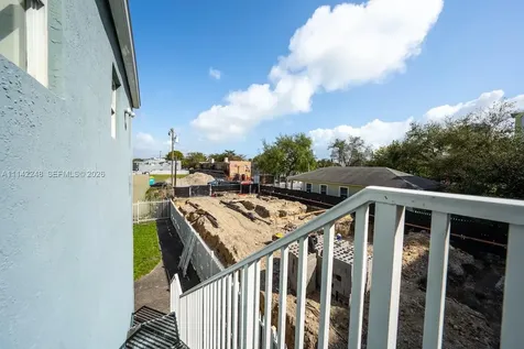 1525 NW 3rd Avenue Miami FL 33136