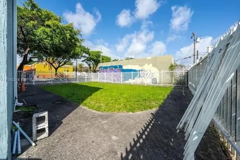 1525 NW 3rd Avenue Miami FL 33136