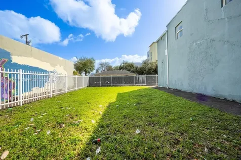 1525 NW 3rd Avenue Miami FL 33136