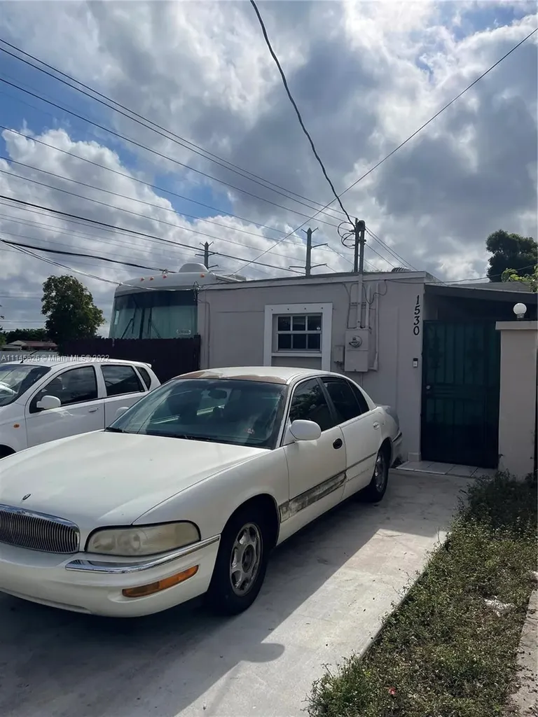 1530 W 73rd Street Hialeah FL 33014