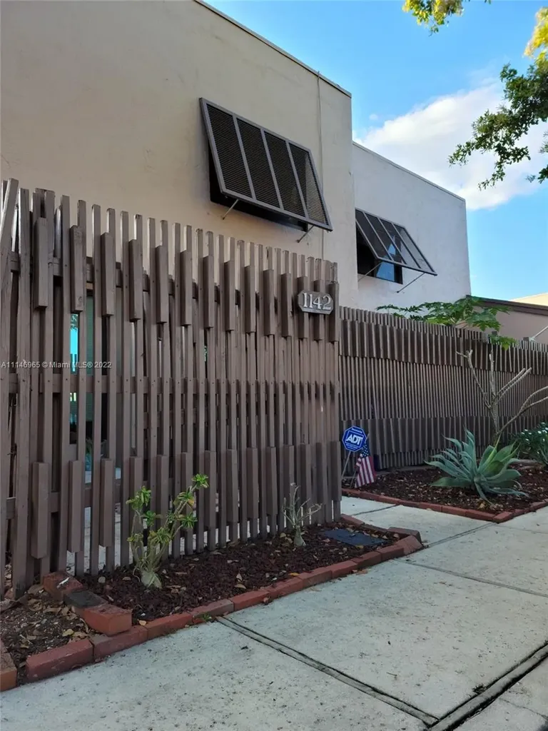 1142 NW 122nd Terrace Pembroke Pines FL 33026
