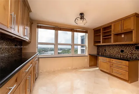 9102 W Bay Harbor Drive Bay Harbor Islands FL 33154