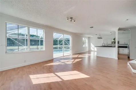 801 Tanglewood Circle Weston FL 33327