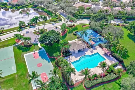 801 Tanglewood Circle Weston FL 33327