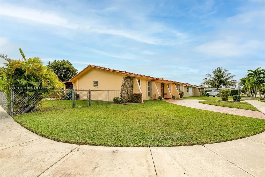 2505 SW 105th Court Miami FL 33165