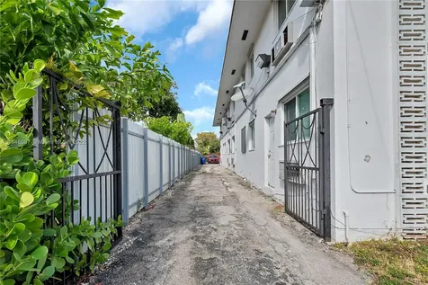979 SW 10th Street Miami FL 33130