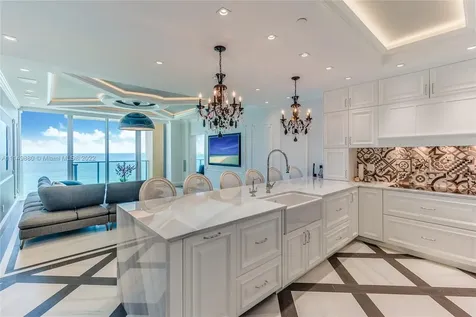 1455 Ocean Drive Miami Beach FL 33139