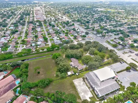 7227 Taft Street Pembroke Pines FL 33024