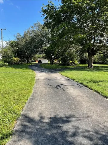 7227 Taft Street Pembroke Pines FL 33024