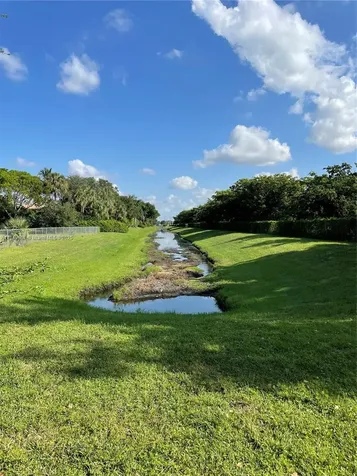 7227 Taft Street Pembroke Pines FL 33024