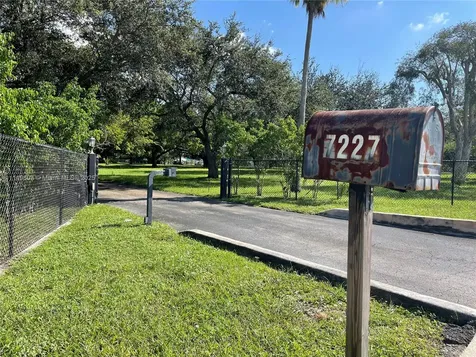 7227 Taft Street Pembroke Pines FL 33024