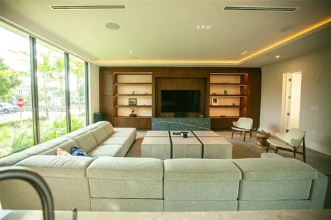 5288 Alton Road Miami Beach FL 33140