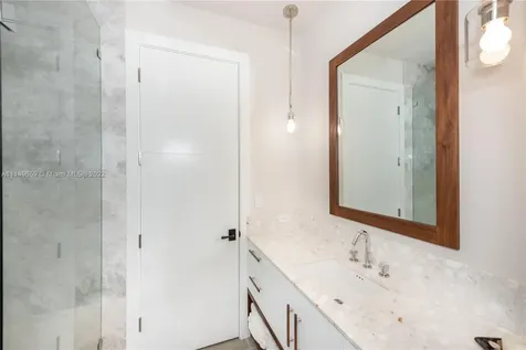 5288 Alton Road Miami Beach FL 33140