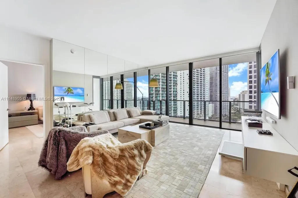 68 SE 6th Street Miami FL 33131