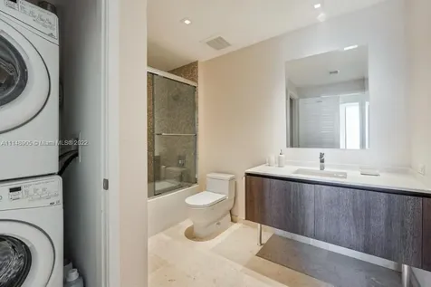 68 SE 6th Street Miami FL 33131