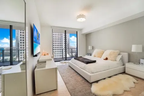 68 SE 6th Street Miami FL 33131