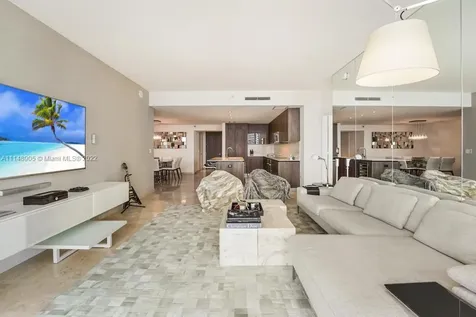 68 SE 6th Street Miami FL 33131