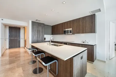 68 SE 6th Street Miami FL 33131