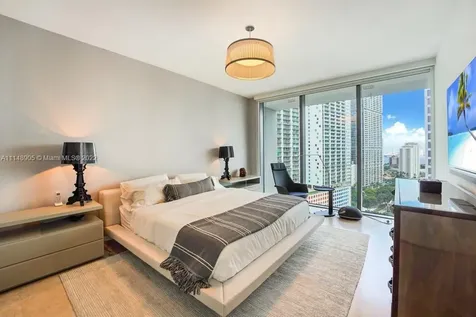 68 SE 6th Street Miami FL 33131