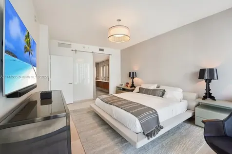 68 SE 6th Street Miami FL 33131