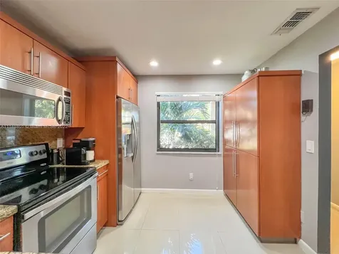 10340 NW 3rd Street Pembroke Pines FL 33026