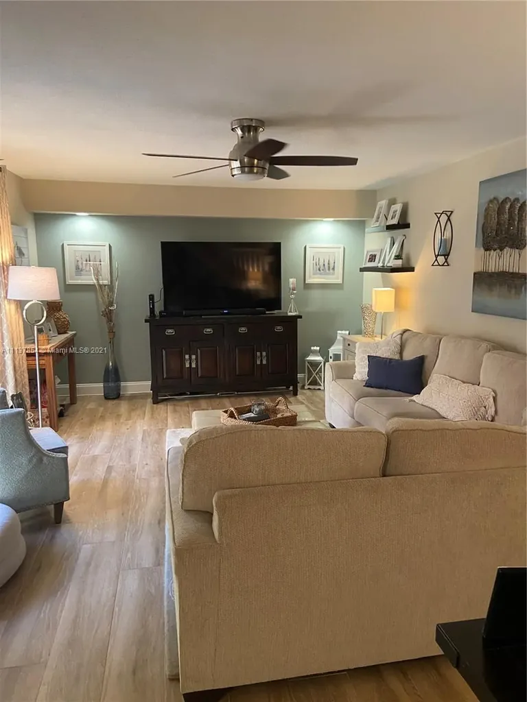 9971 NW 7th Street Plantation FL 33324
