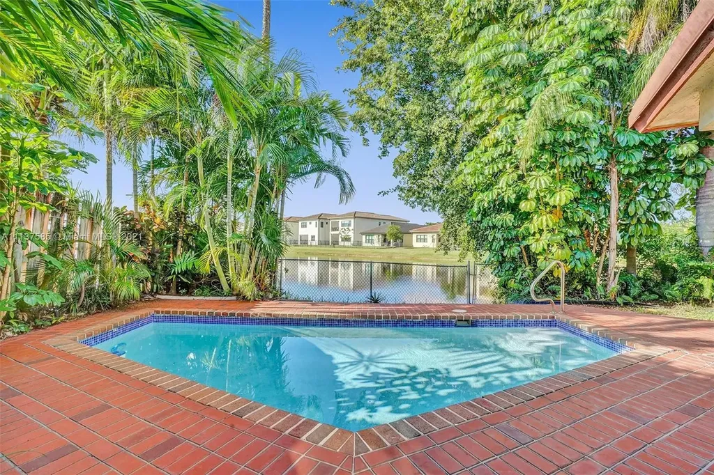 250 SW 113th Terrace Pembroke Pines FL 33025