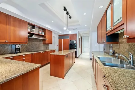 20165 NE 39th Place Aventura FL 33180