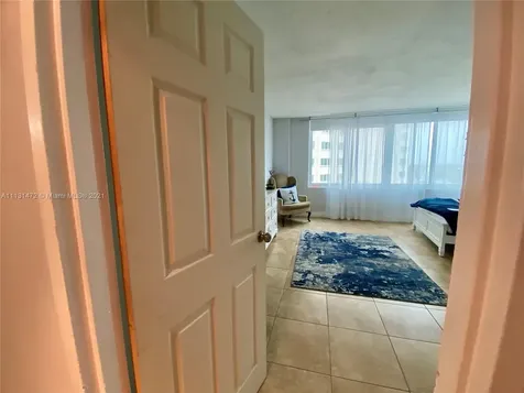 5401 Collins Avenue Miami Beach FL 33140