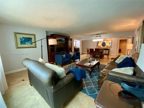 5401 Collins Avenue Miami Beach FL 33140