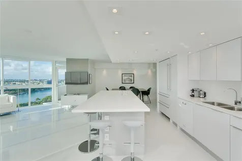 6301 Collins Miami Beach FL 33141