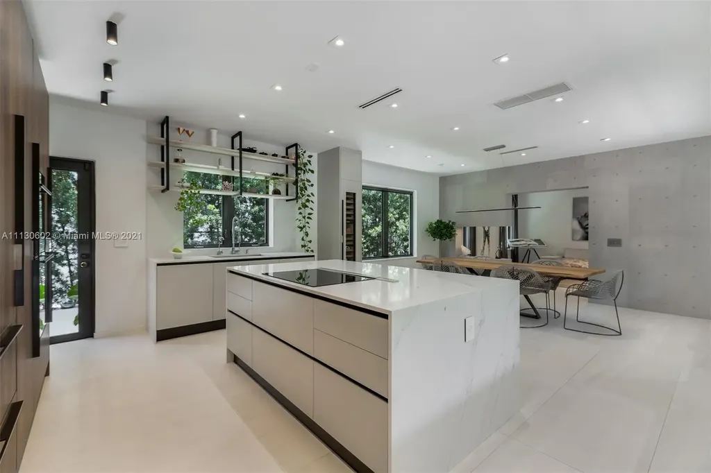 725 W 49th Street Miami Beach FL 33140