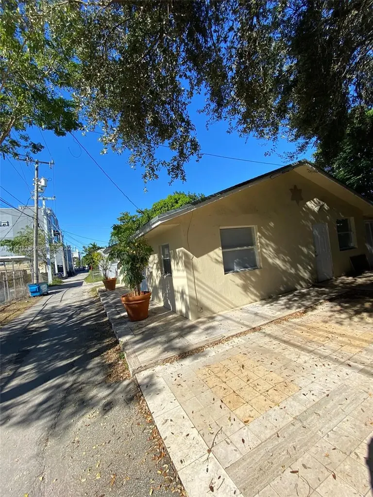 2971 SW 38th Avenue Miami FL 33134