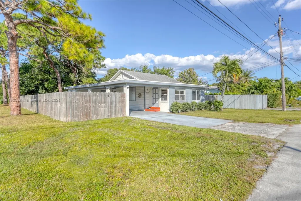 899 NE 35th Street Oakland Park FL 33334