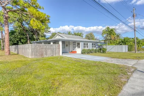 899 NE 35th Street Oakland Park FL 33334