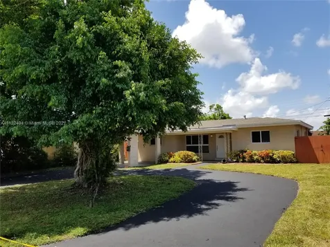 6921 SW 10th Street Pembroke Pines FL 33023