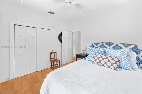 5473 N Bay Road Miami Beach FL 33140