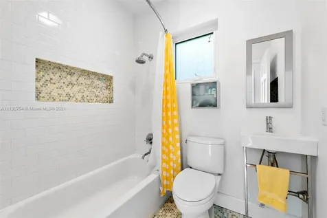 5473 N Bay Road Miami Beach FL 33140