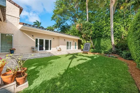 5473 N Bay Road Miami Beach FL 33140
