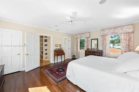 5473 N Bay Road Miami Beach FL 33140