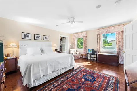 5473 N Bay Road Miami Beach FL 33140