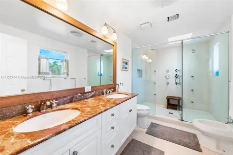 5473 N Bay Road Miami Beach FL 33140